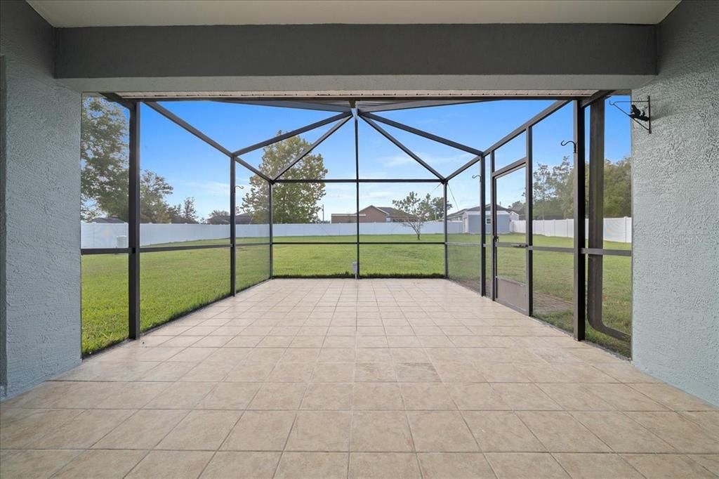 合同活跃: $439,000 (4 贝兹, 3 浴室, 2374 平方英尺)