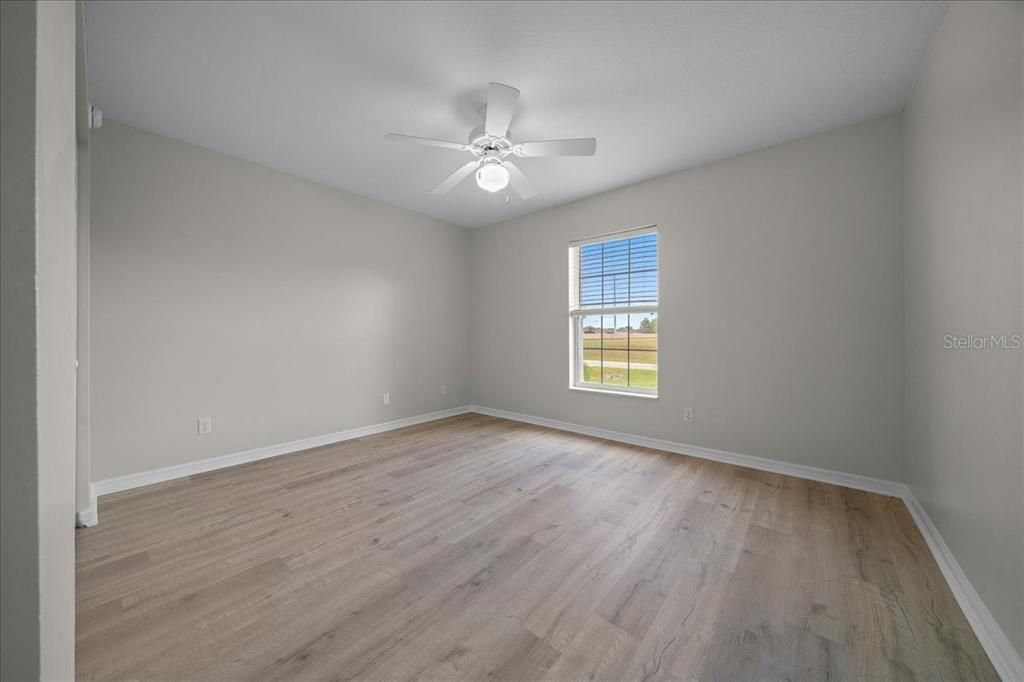 合同活跃: $439,000 (4 贝兹, 3 浴室, 2374 平方英尺)