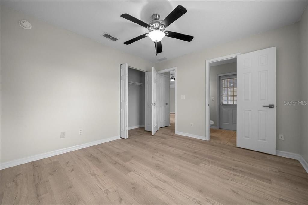 合同活跃: $439,000 (4 贝兹, 3 浴室, 2374 平方英尺)