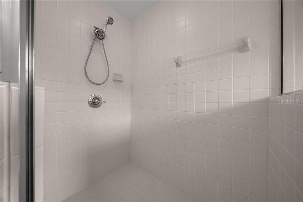 合同活跃: $439,000 (4 贝兹, 3 浴室, 2374 平方英尺)