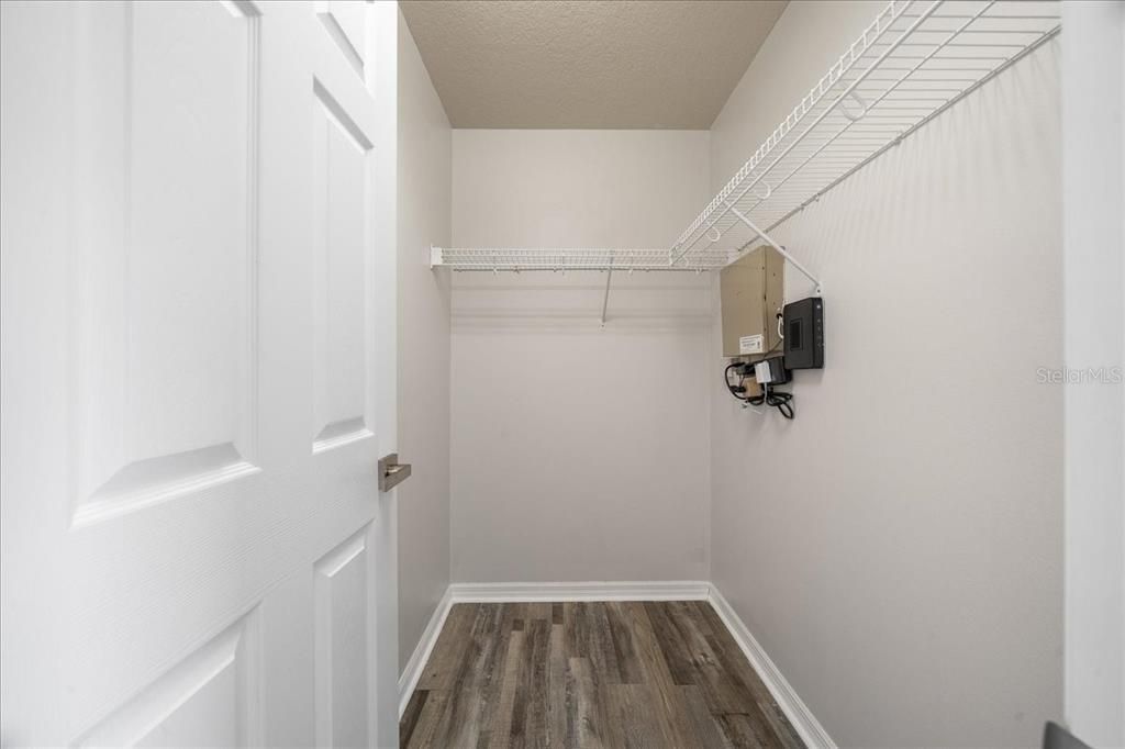 合同活跃: $439,000 (4 贝兹, 3 浴室, 2374 平方英尺)