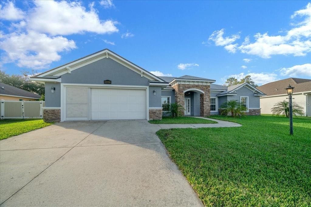 合同活跃: $439,000 (4 贝兹, 3 浴室, 2374 平方英尺)