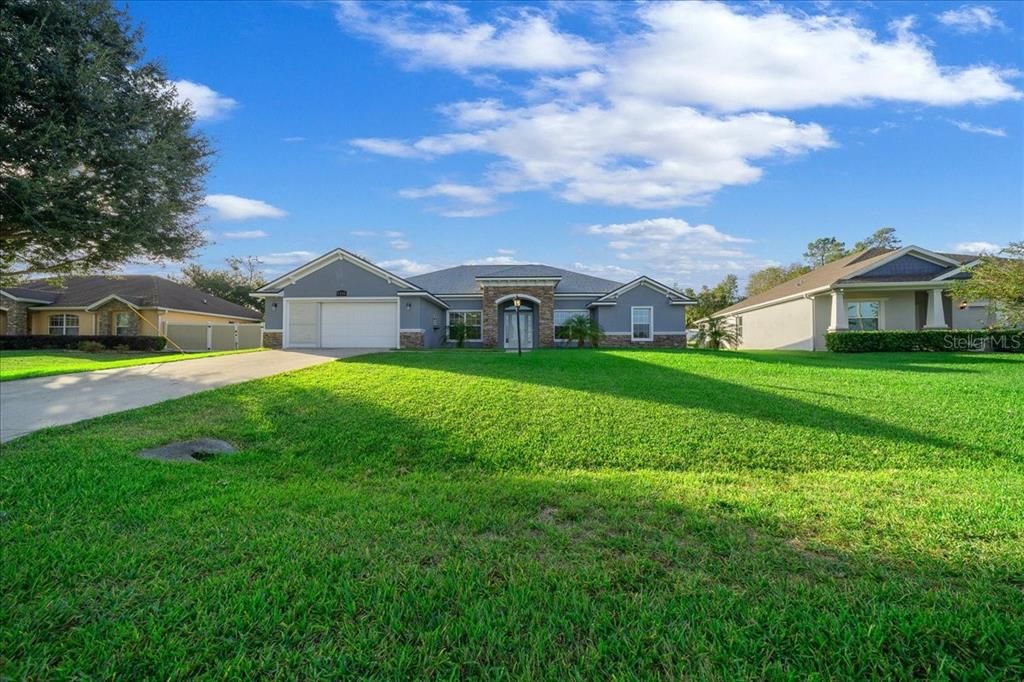 合同活跃: $439,000 (4 贝兹, 3 浴室, 2374 平方英尺)