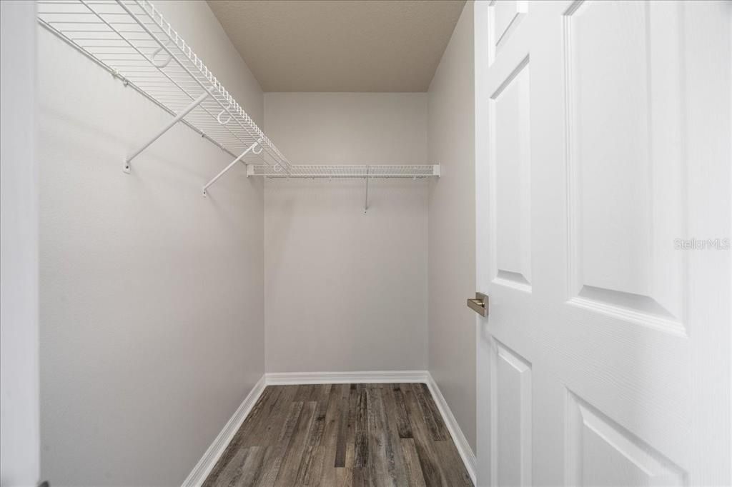 合同活跃: $439,000 (4 贝兹, 3 浴室, 2374 平方英尺)