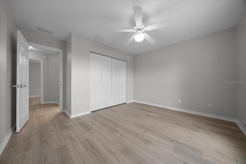 合同活跃: $439,000 (4 贝兹, 3 浴室, 2374 平方英尺)