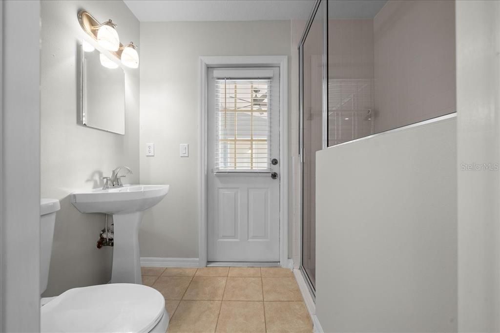 合同活跃: $439,000 (4 贝兹, 3 浴室, 2374 平方英尺)