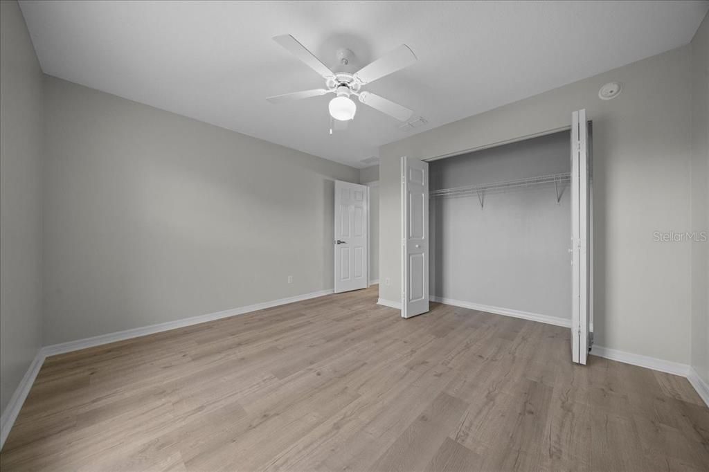 合同活跃: $439,000 (4 贝兹, 3 浴室, 2374 平方英尺)