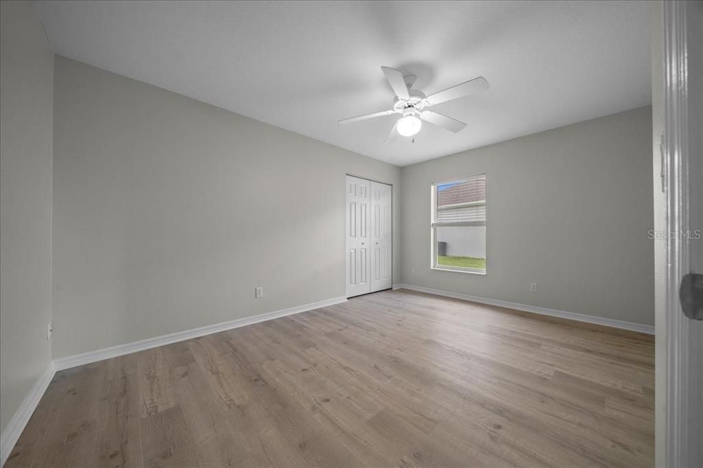 合同活跃: $439,000 (4 贝兹, 3 浴室, 2374 平方英尺)