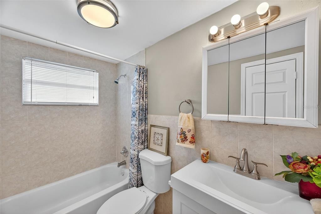 For Sale: $235,000 (3 beds, 1 baths, 1104 Square Feet)