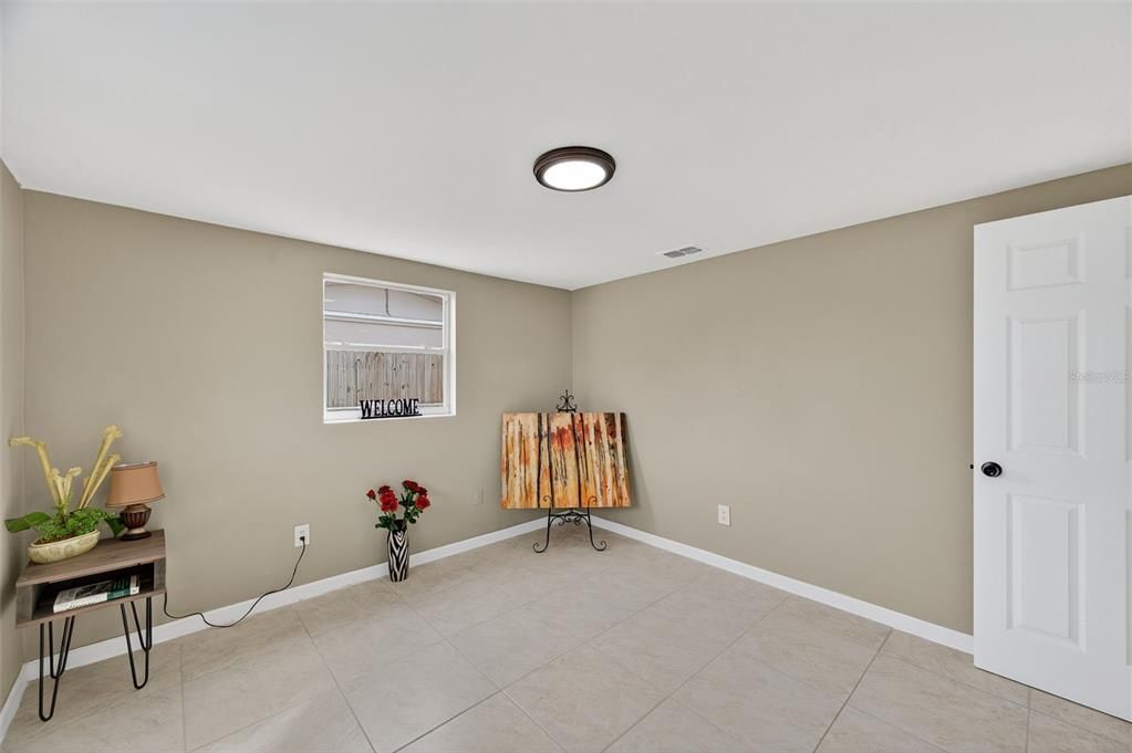 For Sale: $235,000 (3 beds, 1 baths, 1104 Square Feet)