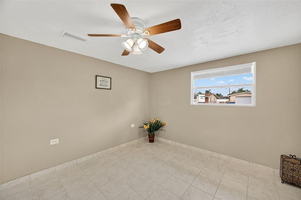 For Sale: $235,000 (3 beds, 1 baths, 1104 Square Feet)