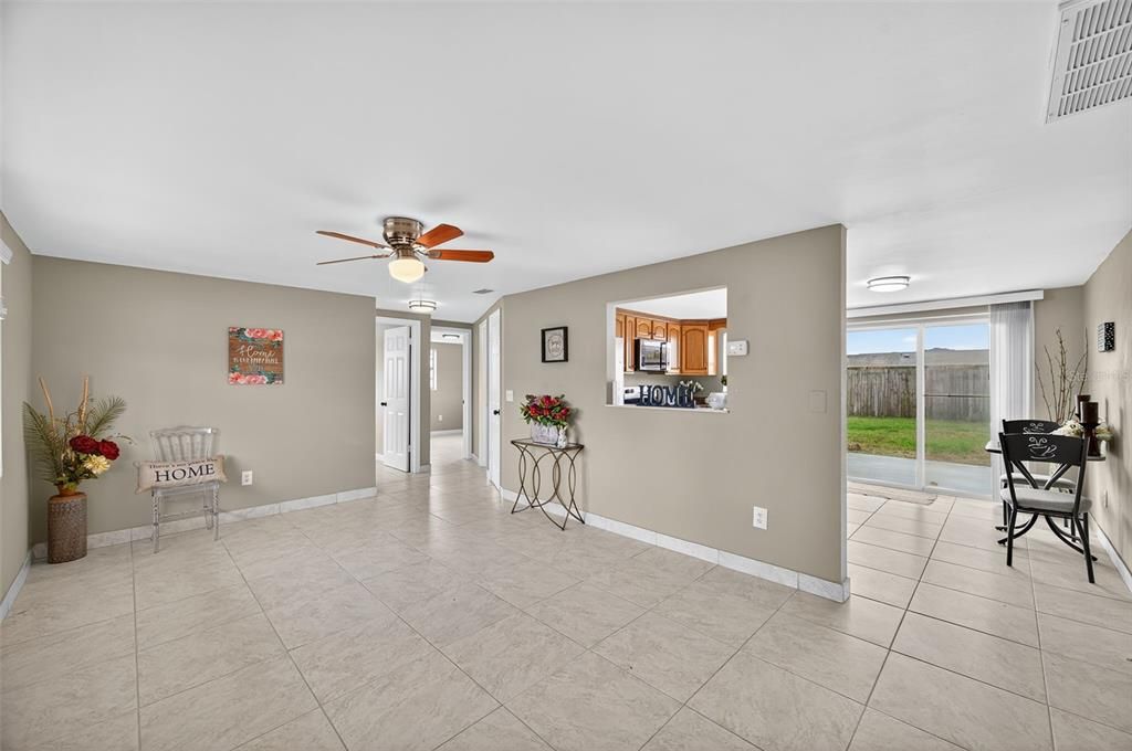 For Sale: $235,000 (3 beds, 1 baths, 1104 Square Feet)