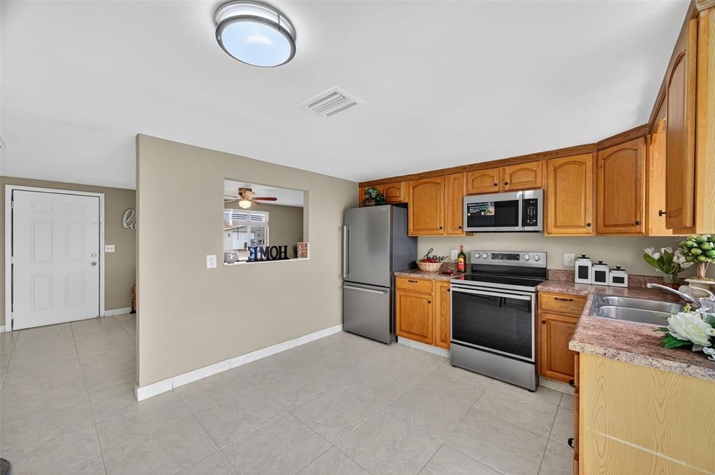For Sale: $235,000 (3 beds, 1 baths, 1104 Square Feet)