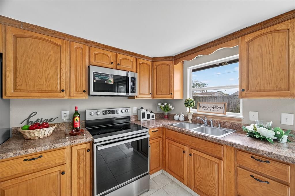 For Sale: $235,000 (3 beds, 1 baths, 1104 Square Feet)