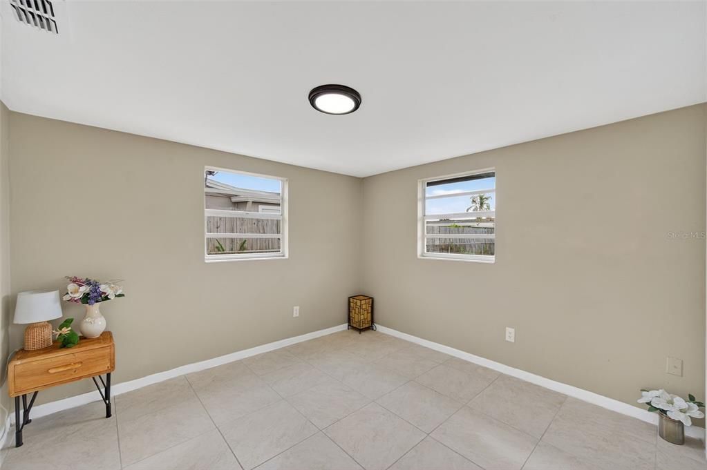 For Sale: $235,000 (3 beds, 1 baths, 1104 Square Feet)