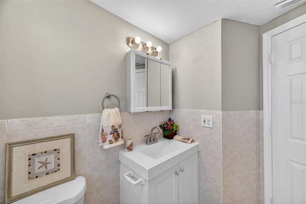 For Sale: $235,000 (3 beds, 1 baths, 1104 Square Feet)