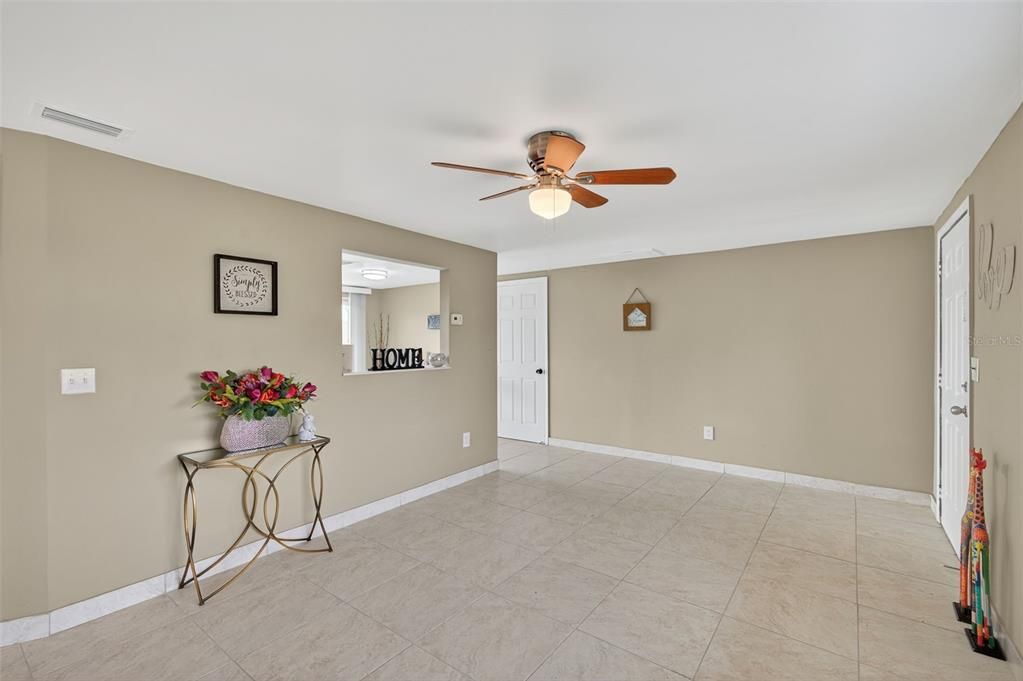 For Sale: $235,000 (3 beds, 1 baths, 1104 Square Feet)