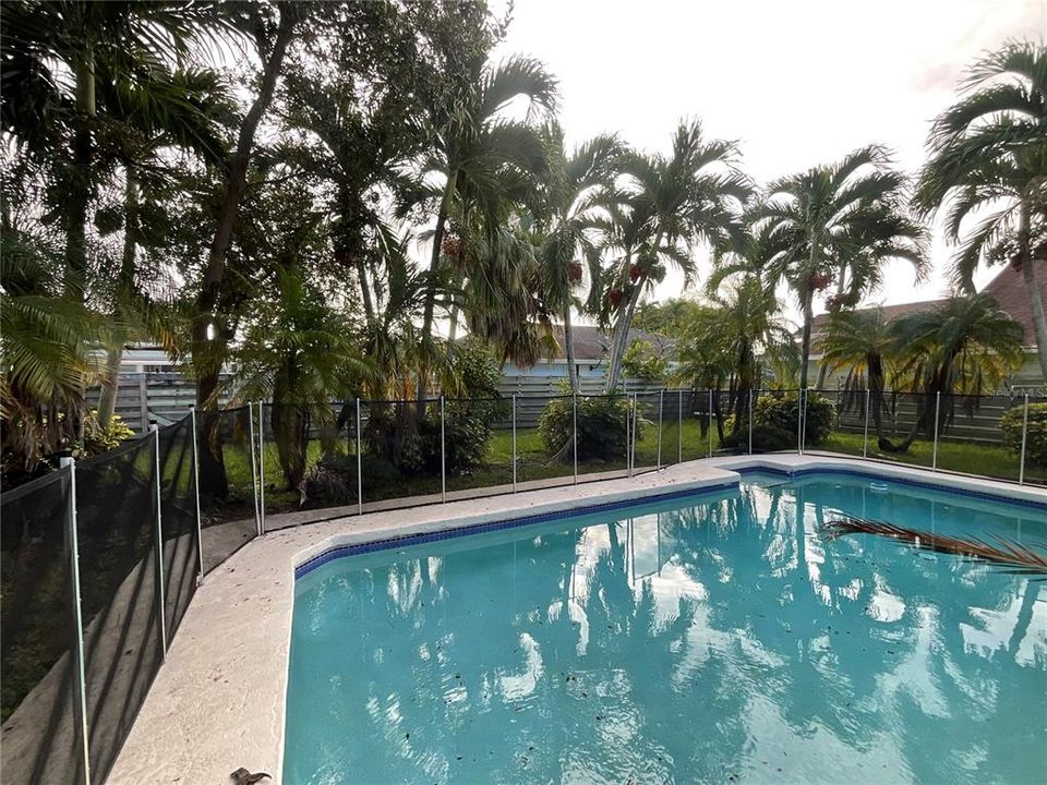 Active With Contract: $599,000 (4 beds, 2 baths, 1799 Square Feet)