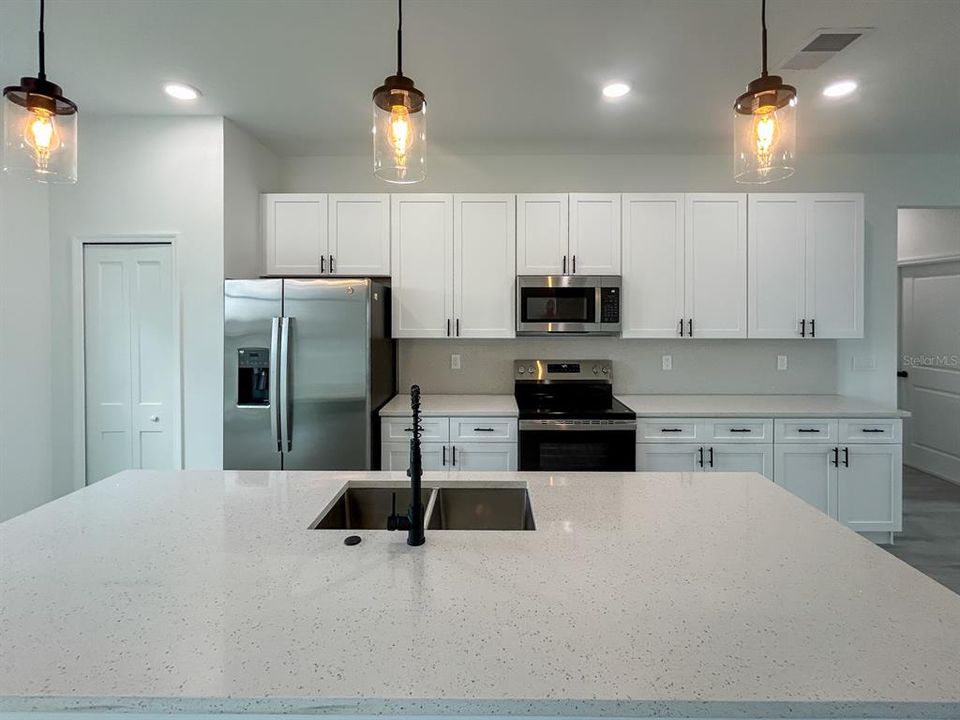 В аренду: $2,475 (4 спален, 2 ванн, 1774 Квадратных фут)