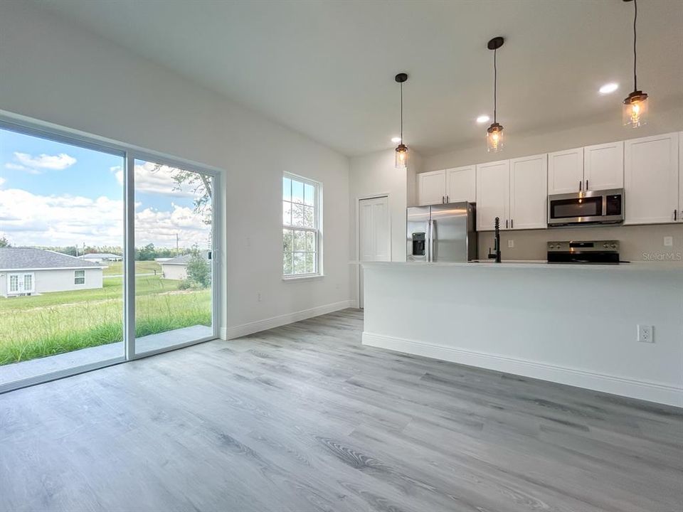 В аренду: $2,475 (4 спален, 2 ванн, 1774 Квадратных фут)