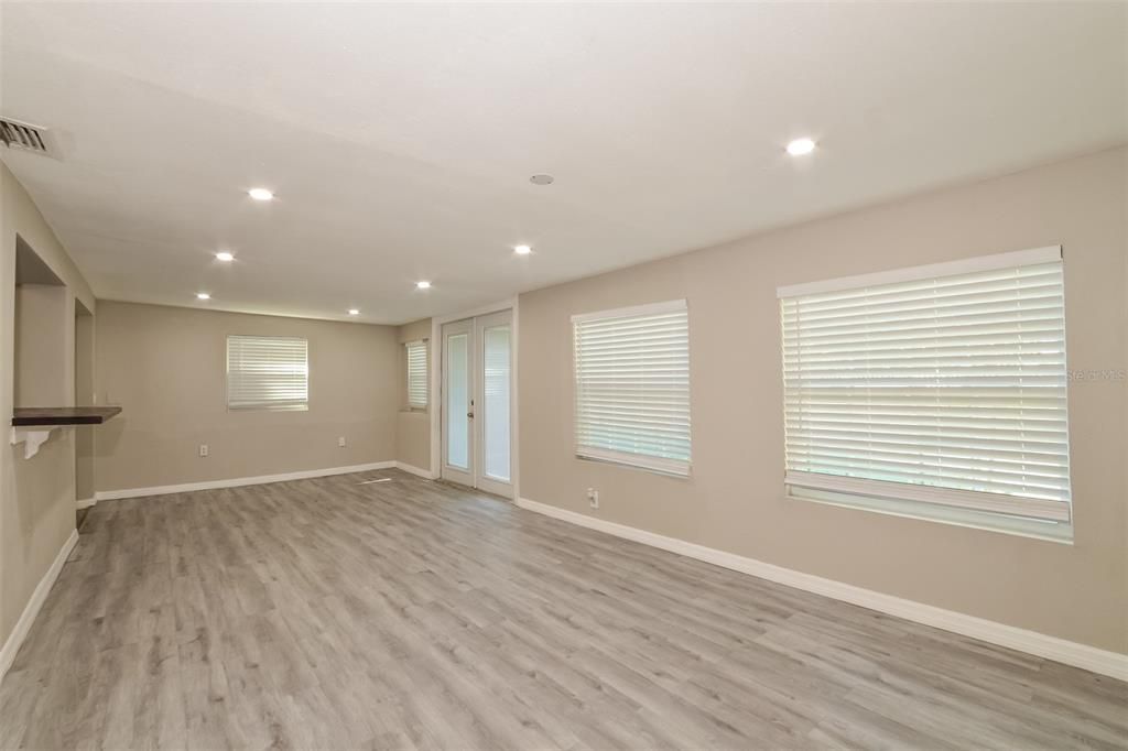 For Sale: $329,000 (3 beds, 2 baths, 1440 Square Feet)