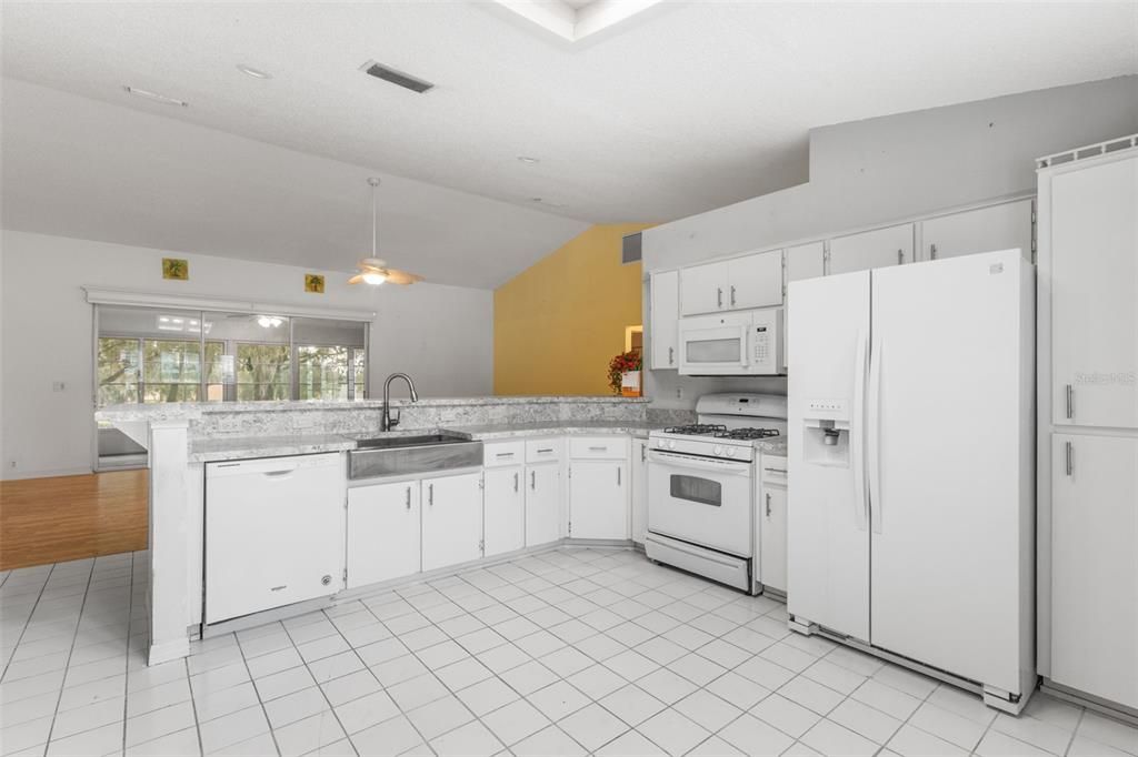 For Sale: $415,000 (3 beds, 2 baths, 1759 Square Feet)