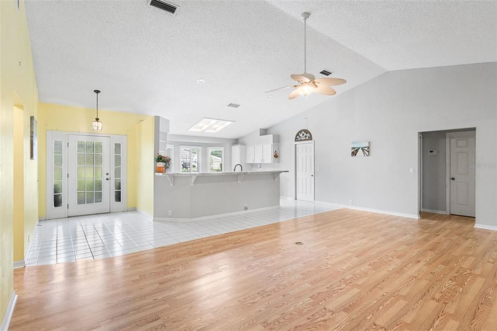 For Sale: $415,000 (3 beds, 2 baths, 1759 Square Feet)