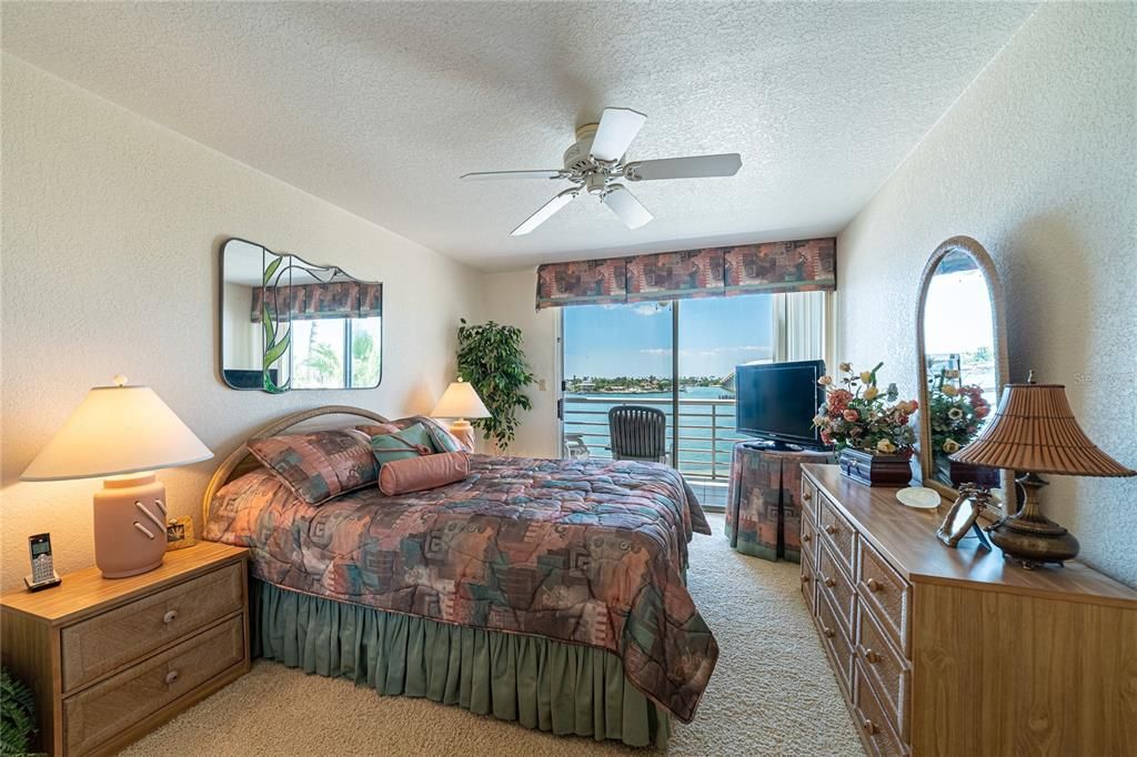 待售: $520,000 (2 贝兹, 2 浴室, 1080 平方英尺)