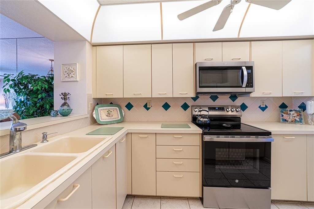 待售: $520,000 (2 贝兹, 2 浴室, 1080 平方英尺)