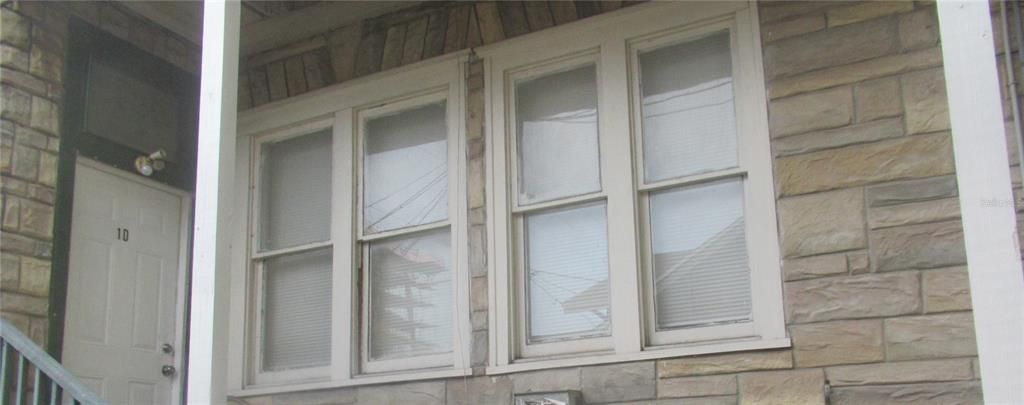 В аренду: $1,350 (0 спален, 1 ванн, 300 Квадратных фут)