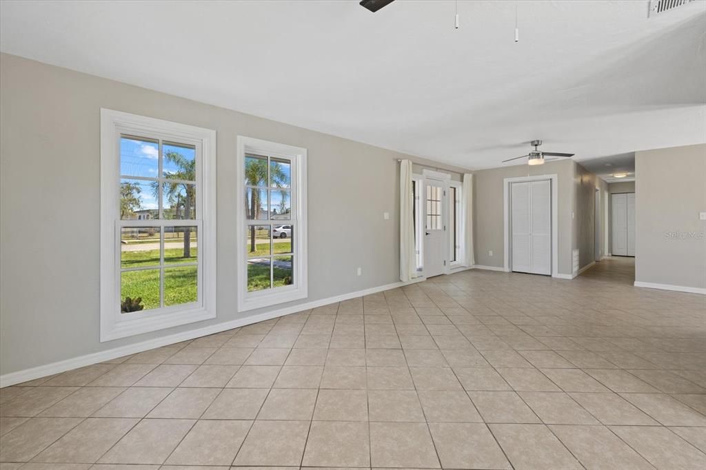 For Sale: $259,000 (3 beds, 1 baths, 1164 Square Feet)