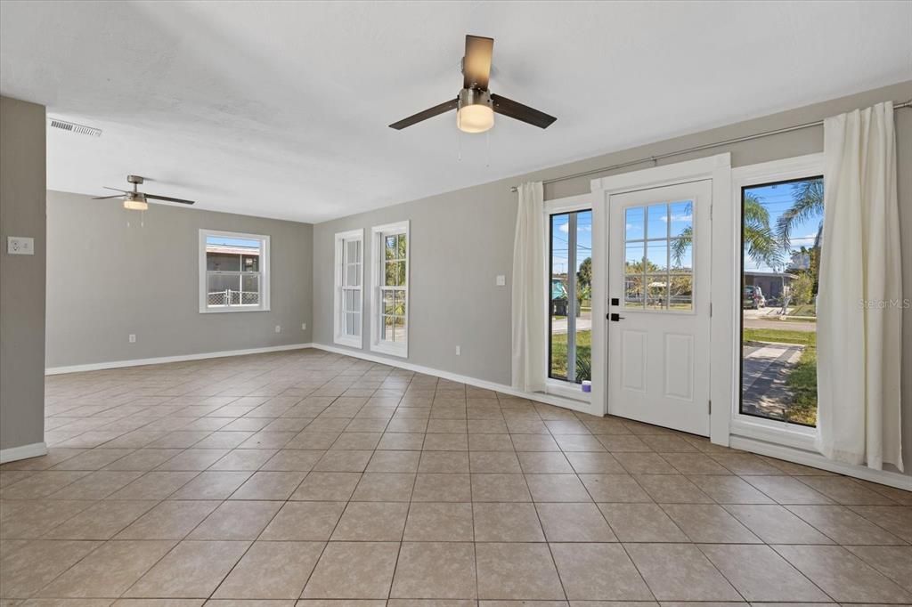 For Sale: $259,000 (3 beds, 1 baths, 1164 Square Feet)