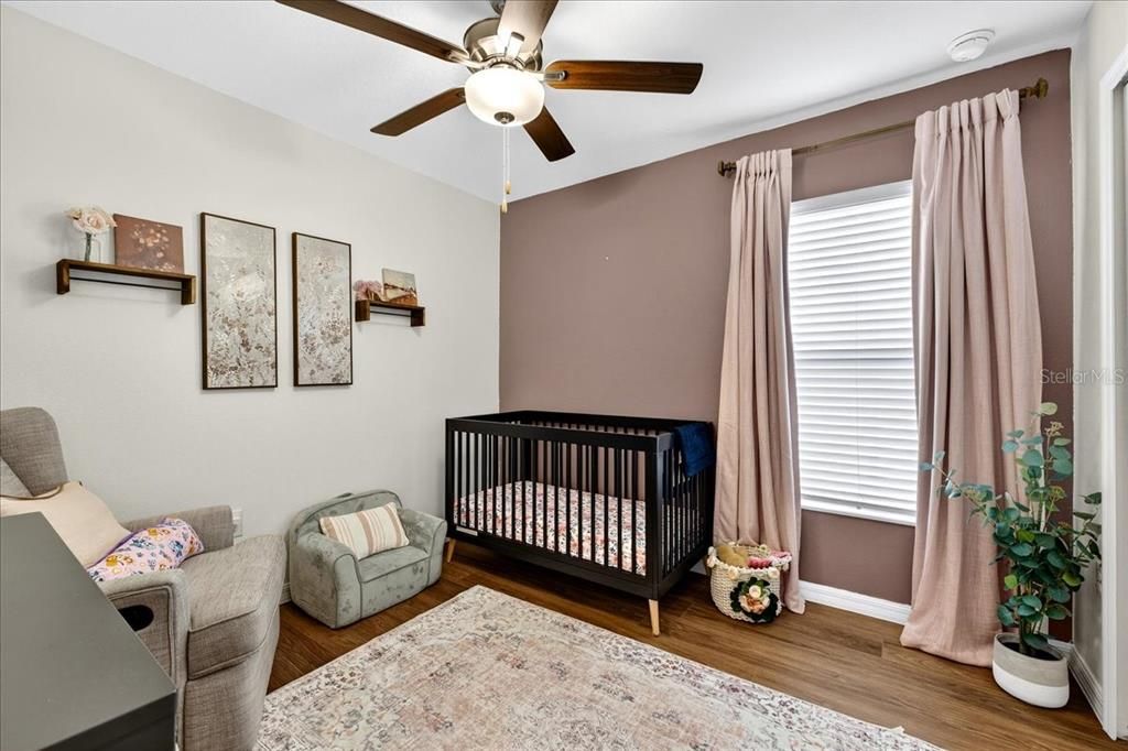 合同活跃: $309,900 (4 贝兹, 2 浴室, 1936 平方英尺)