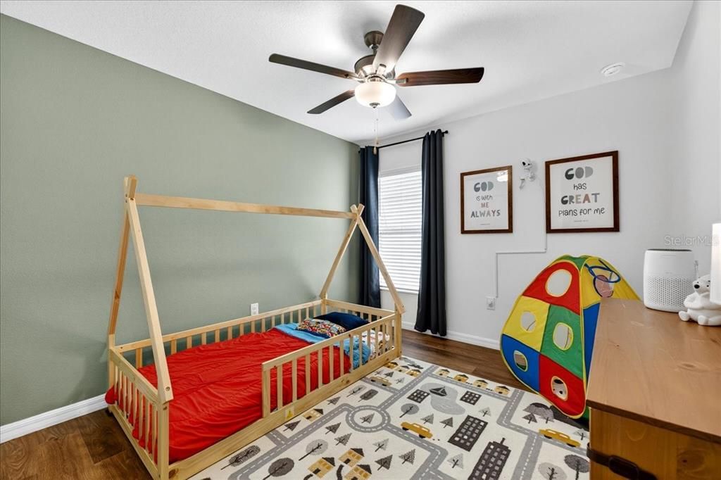 合同活跃: $309,900 (4 贝兹, 2 浴室, 1936 平方英尺)