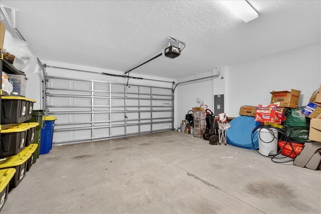 合同活跃: $309,900 (4 贝兹, 2 浴室, 1936 平方英尺)