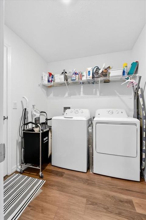 合同活跃: $309,900 (4 贝兹, 2 浴室, 1936 平方英尺)