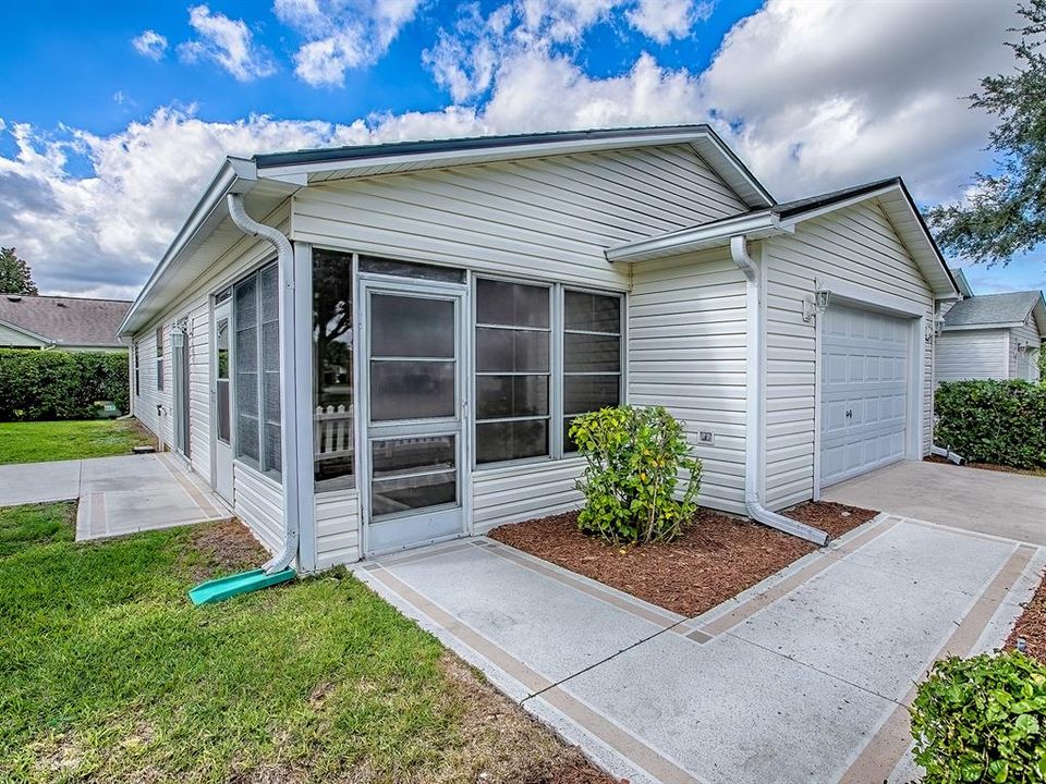 Active With Contract: $229,000 (2 beds, 2 baths, 1163 Square Feet)