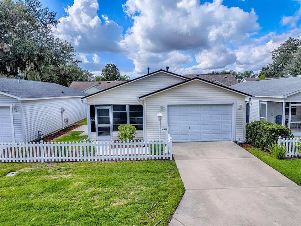 Active With Contract: $229,000 (2 beds, 2 baths, 1163 Square Feet)