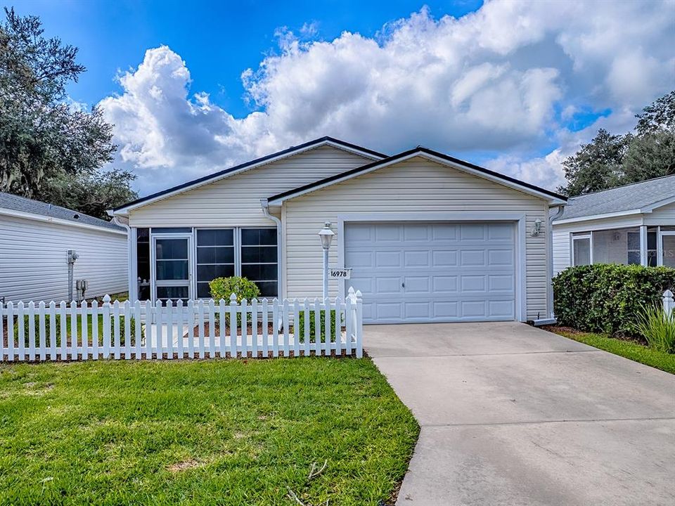 Active With Contract: $229,000 (2 beds, 2 baths, 1163 Square Feet)