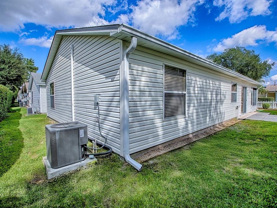 Active With Contract: $229,000 (2 beds, 2 baths, 1163 Square Feet)