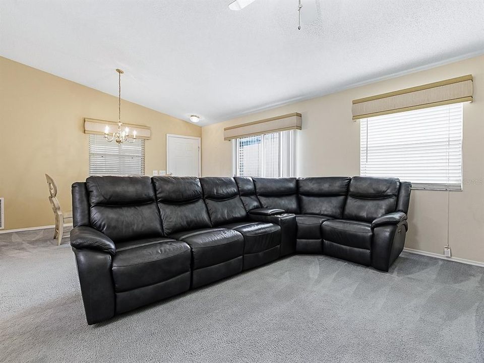 Active With Contract: $229,000 (2 beds, 2 baths, 1163 Square Feet)