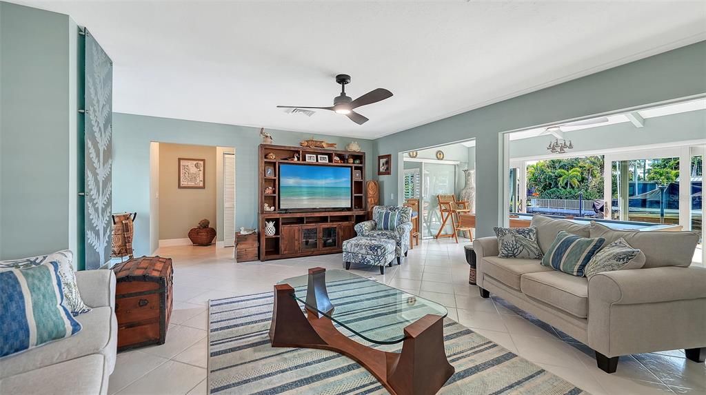 待售: $2,099,000 (2 贝兹, 2 浴室, 1772 平方英尺)