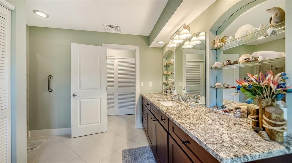 待售: $2,099,000 (2 贝兹, 2 浴室, 1772 平方英尺)