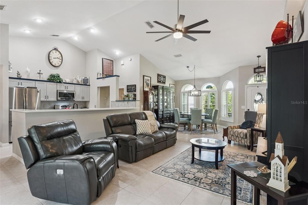 Active With Contract: $430,000 (4 beds, 2 baths, 2088 Square Feet)