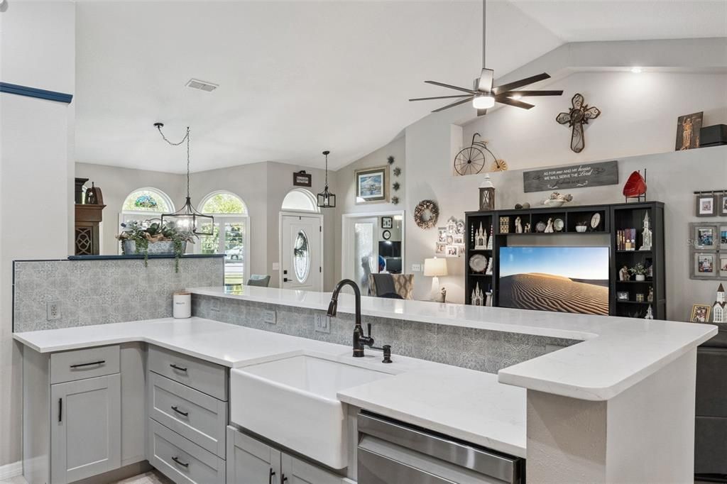 Active With Contract: $430,000 (4 beds, 2 baths, 2088 Square Feet)