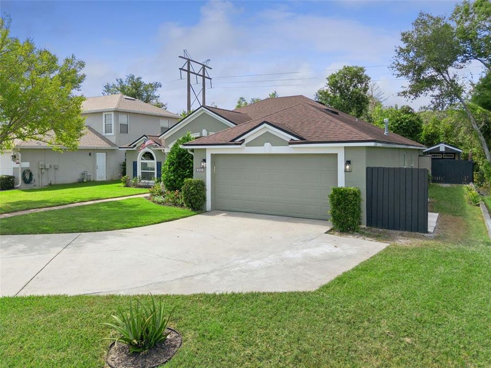 Active With Contract: $430,000 (4 beds, 2 baths, 2088 Square Feet)