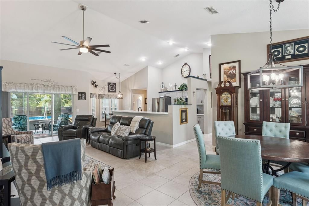 Active With Contract: $430,000 (4 beds, 2 baths, 2088 Square Feet)