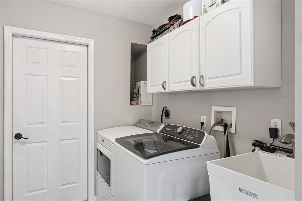 Active With Contract: $430,000 (4 beds, 2 baths, 2088 Square Feet)