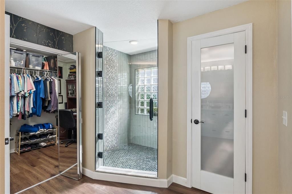 Active With Contract: $430,000 (4 beds, 2 baths, 2088 Square Feet)