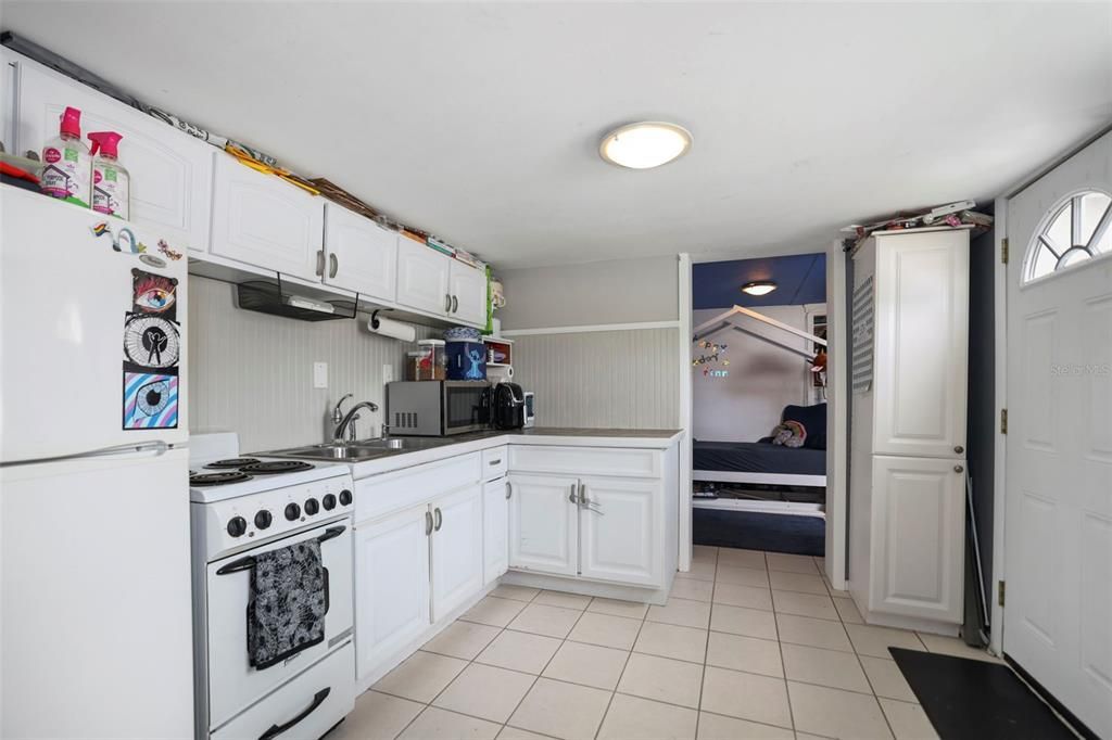 Active With Contract: $325,000 (4 beds, 2 baths, 1163 Square Feet)